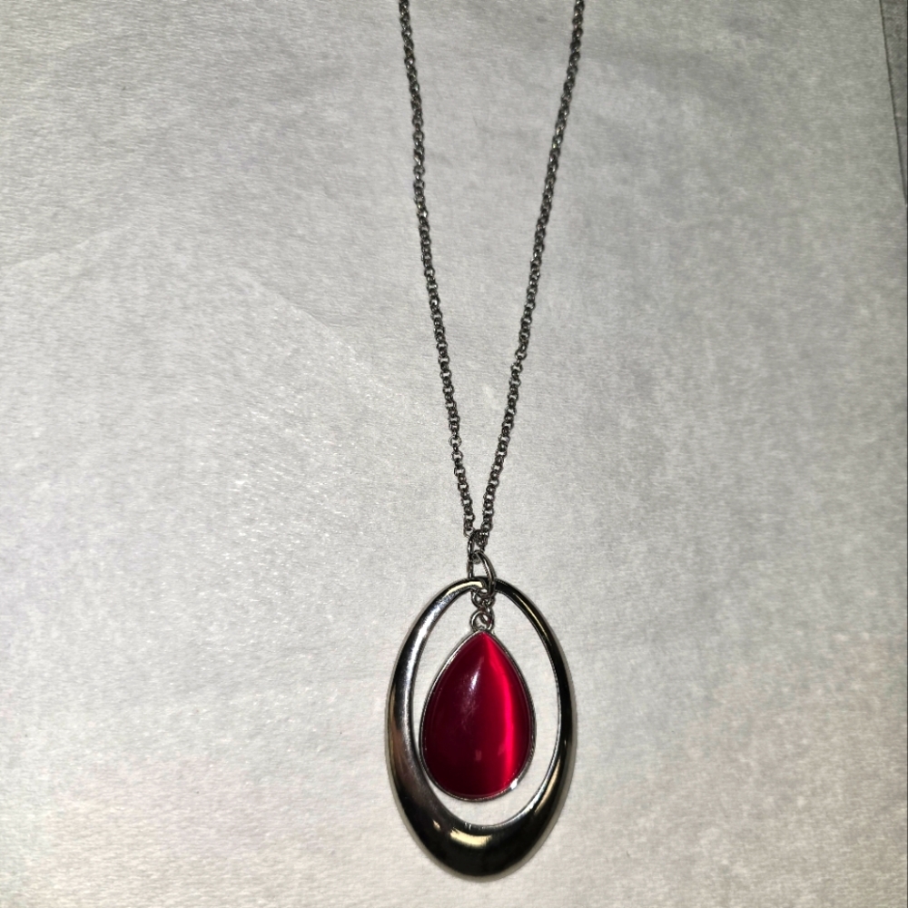 Vintage Fushcia Cats Eye Necklace